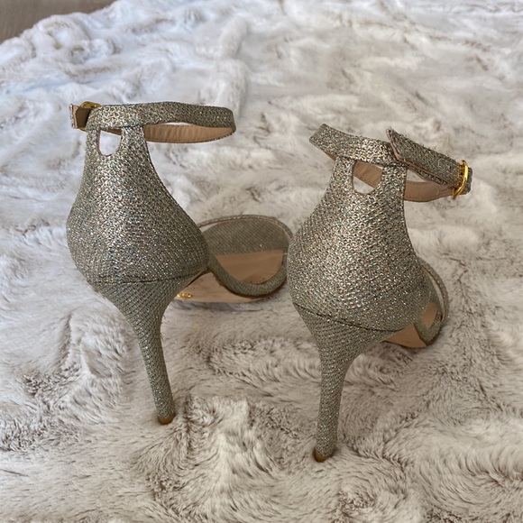 Stuart Weitzman Nudistcurve 100 Sandal in Platino - Picture 5 of 8